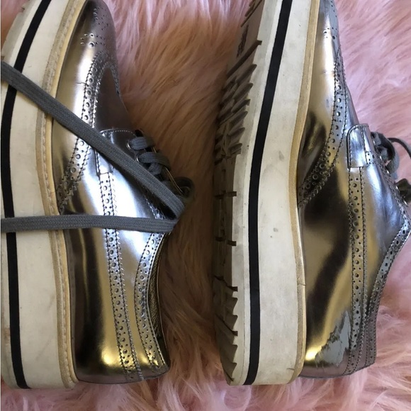 Prada - Picture 3 of 9